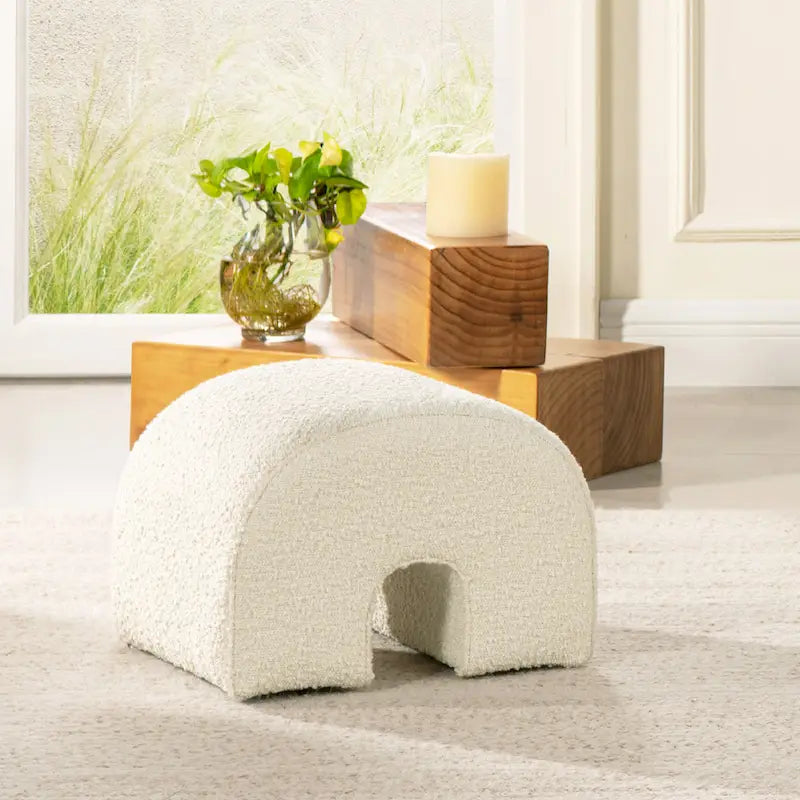 Pouf repose-pieds arqué Bridge 16 en fausse fourrure bouclée et tissu sherpa-3