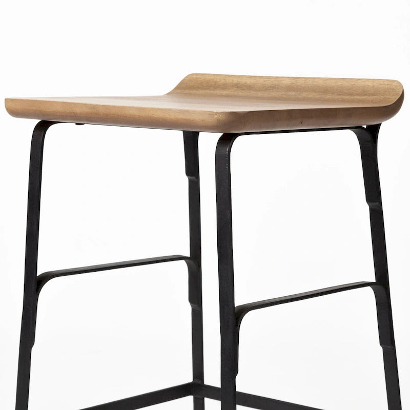 Tabouret de bar Conan, assise en bois massif brun moyen et structure en métal noir - 38,1 cm (L) x 40,6 cm (l) x 63,5 cm (H)-9