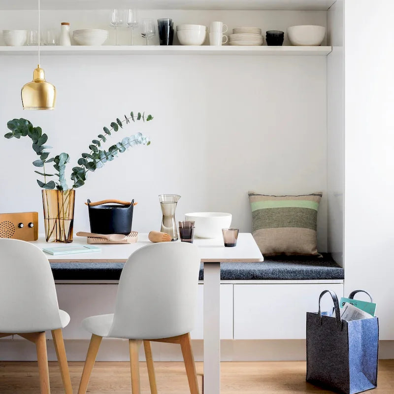 Ensemble de 2 chaises de salle à manger avec dossier, sans accoudoirs, assise en plastique et pieds en bois, idéales pour la cuisine, le bureau ou un ordinateur.-26